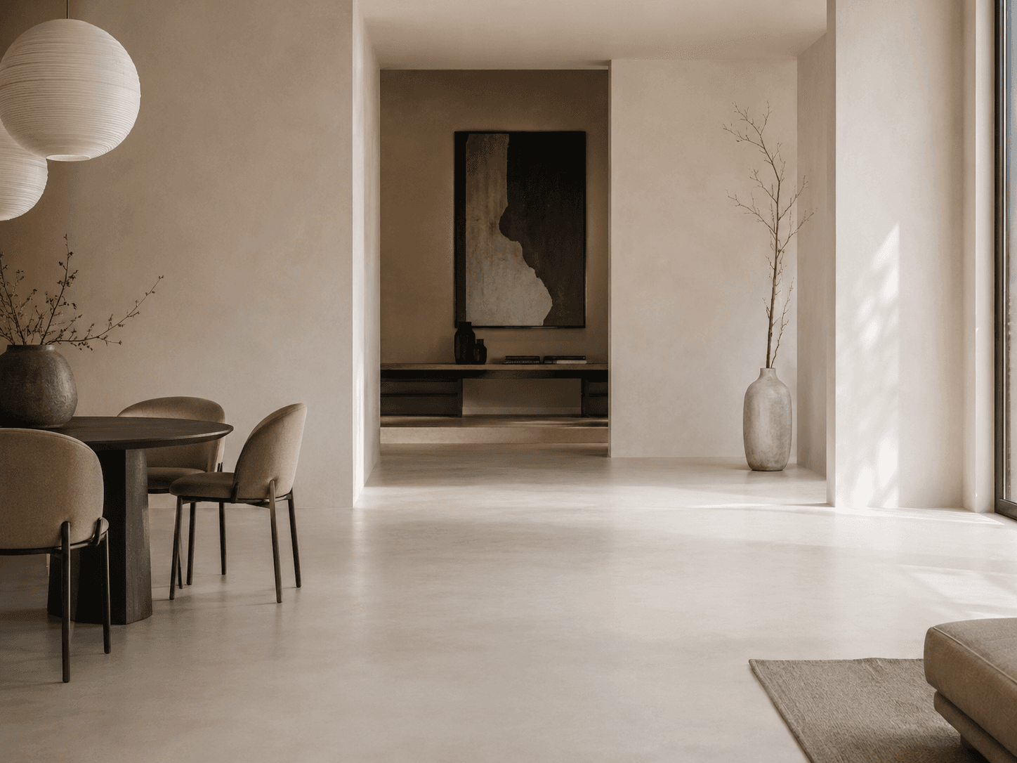 Naadloze gietvloer in een licht interieur