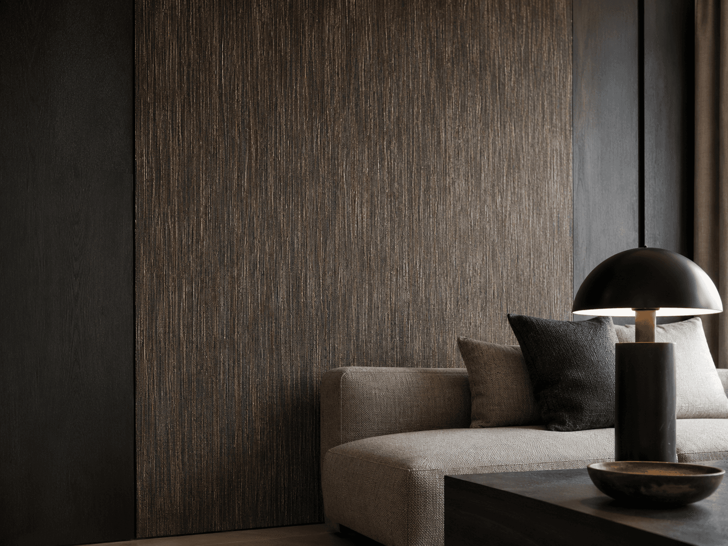 Donkere luxe wandbekleding met een tactiele structuur
